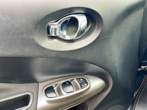 Used 2013 Nissan Juke SV image 16