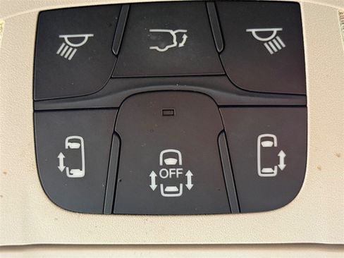 Used 2018 Chrysler Pacifica Touring-L FWD image 21