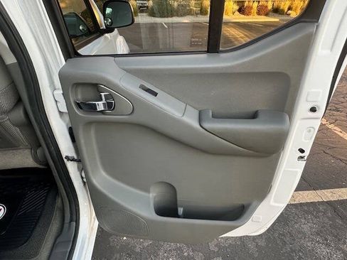 Used 2009 Nissan Frontier SE w/ SE Value Truck Pkg AWD/4WD image 20