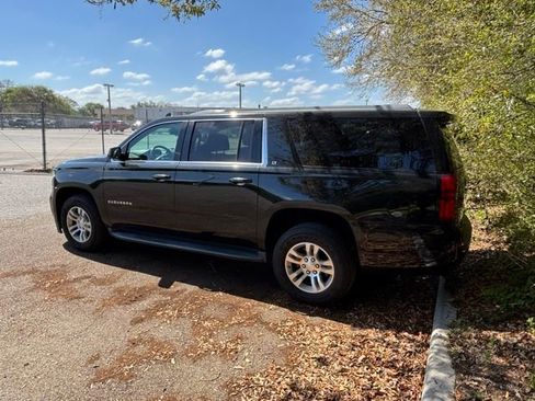 Used 2018 Chevrolet Suburban LT image 4