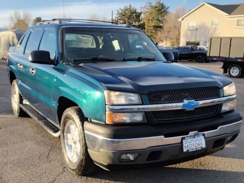 Used 2005 Chevrolet Avalanche LS w/ Avalanche South-West Package image 3