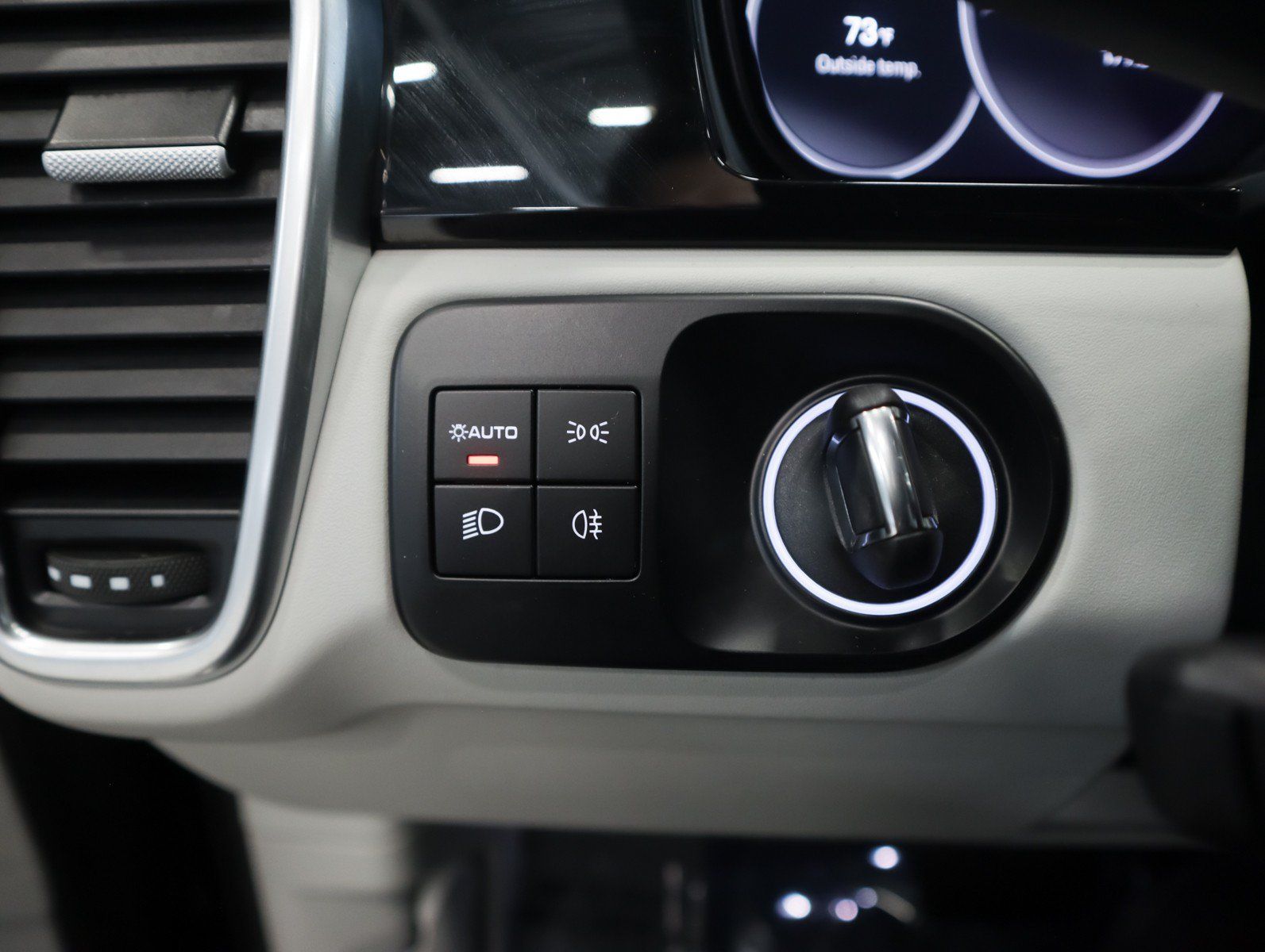 Certified 2023 Porsche Cayenne AWD/4WD image 25