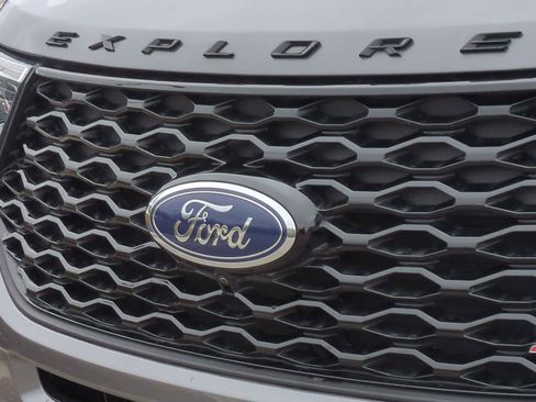 Used 2023 Ford Explorer ST w/ Equipment Group 401A AWD/4WD image 12