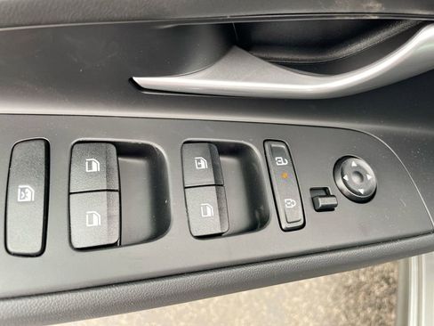 Used 2025 Hyundai Elantra SE image 39