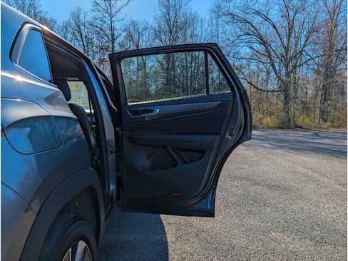 Used 2024 Volkswagen Atlas Cross Sport SE image 11