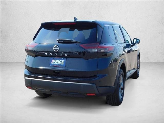 Used 2024 Nissan Rogue S FWD image 9