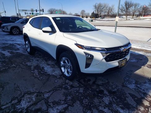 New 2026 Chevrolet Trax LS w/ LS Convenience Package image 7