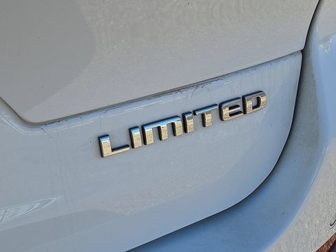 Used 2023 Jeep Grand Cherokee L Limited AWD/4WD image 13