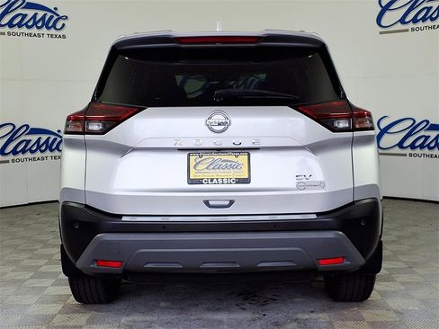 Used 2021 Nissan Rogue SV w/ Premium Package image 4