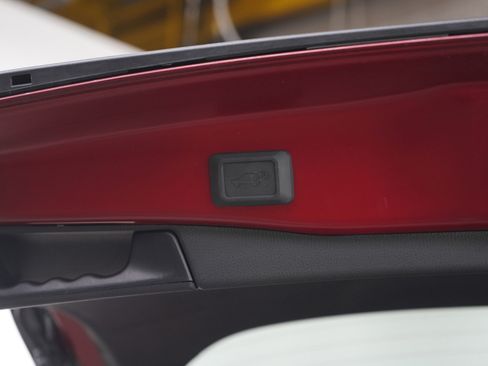 Used 2025 Toyota RAV4 XLE w/ Convenience Package image 11