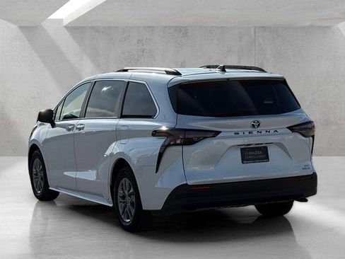 Used 2023 Toyota Sienna XLE image 7