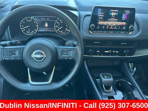Used 2024 Nissan Rogue SV FWD image 17