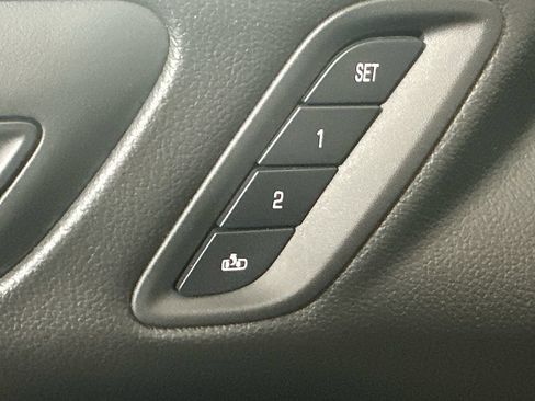 Used 2022 GMC Acadia SLT w/ Technology Package FWD image 22