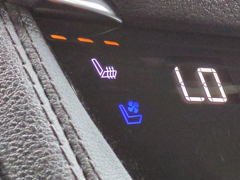 Used 2024 Cadillac XT5 Premium Luxury image 23