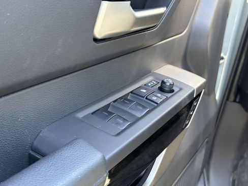 Used 2025 Toyota Tundra Limited AWD/4WD image 7