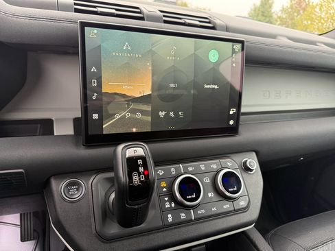 Used 2022 Land Rover Defender 90 X-Dynamic SE image 14