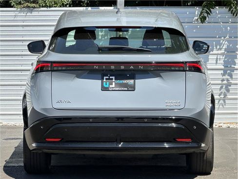 Used 2024 Nissan Ariya AWD image 9