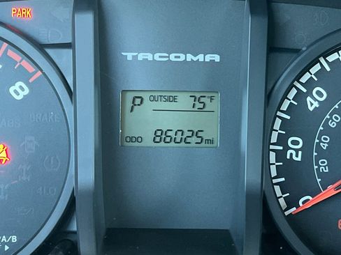 Certified 2017 Toyota Tacoma SR image 29