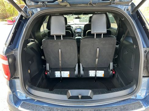 Used 2018 Ford Explorer XLT w/ Equipment Group 202A AWD/4WD image 19