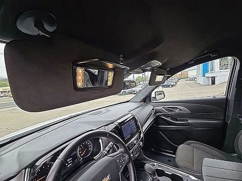 Used 2023 Chevrolet Traverse LT image 38