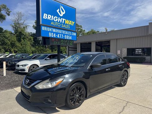 Used 2017 Nissan Altima 2.5 SR w/ Midnight Edition Package FWD image 1