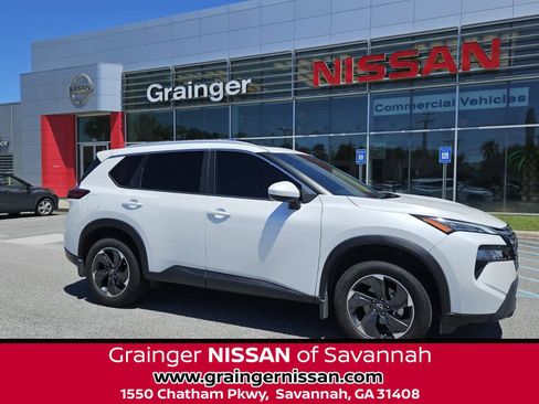 Used 2024 Nissan Rogue SV w/ SV Premium Package FWD image 1