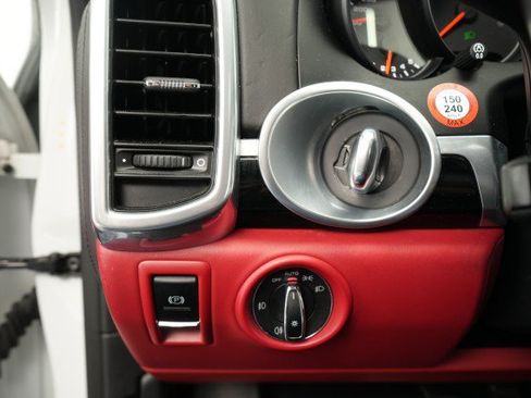 Used 2016 Porsche Cayenne GTS AWD/4WD image 42