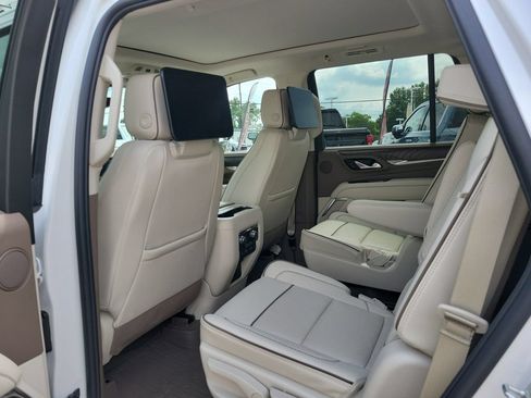 Used 2024 GMC Yukon Denali w/ Denali Reserve Package AWD/4WD image 15