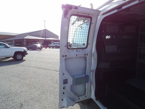 Used 2018 Chevrolet Express 2500 w/ Driver Convenience Package RWD image 27