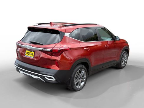 Used 2023 Kia Seltos S w/ Navigation Package FWD image 5