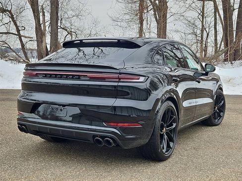 Certified 2024 Porsche Cayenne Turbo image 7