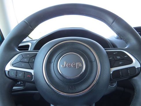 Used 2020 Jeep Renegade Latitude w/ Popular Equipment Group FWD image 15