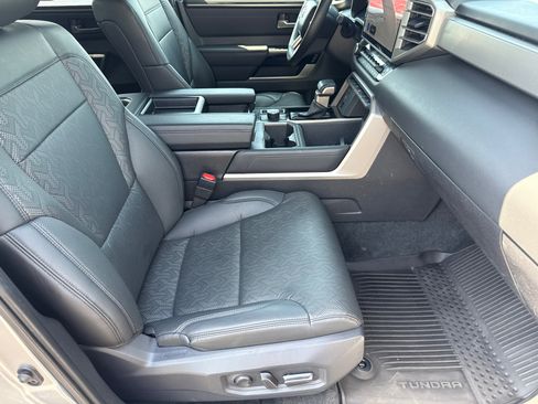 Used 2025 Toyota Tundra Limited AWD/4WD image 12