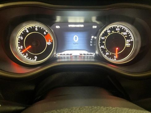 Used 2017 Jeep Cherokee Limited AWD/4WD image 6
