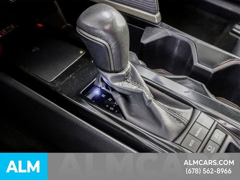 Used 2025 Toyota Camry SE image 38