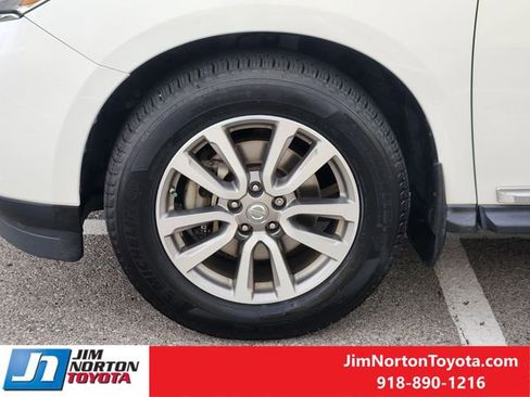Used 2015 Nissan Pathfinder SL w/ Trailer Tow Package FWD image 13