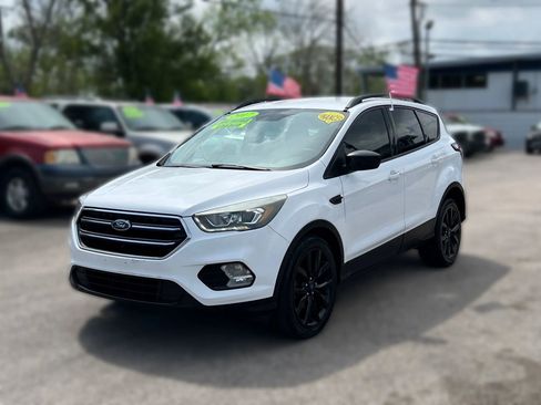 Used 2017 Ford Escape SE w/ Equipment Group 201A image 1