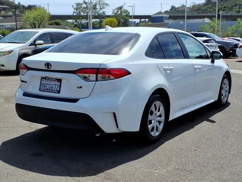 Used 2025 Toyota Corolla LE image 4