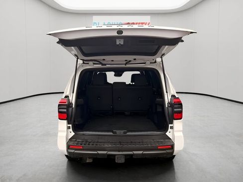Used 2025 Toyota 4Runner SR5 AWD/4WD image 9