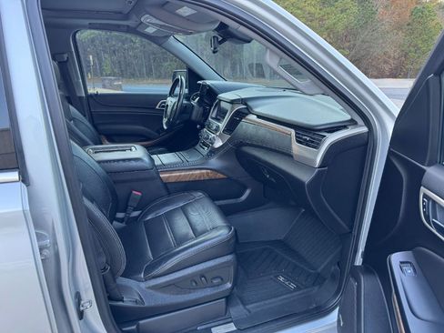 Used 2020 GMC Yukon Denali w/ Denali Premium Package image 19