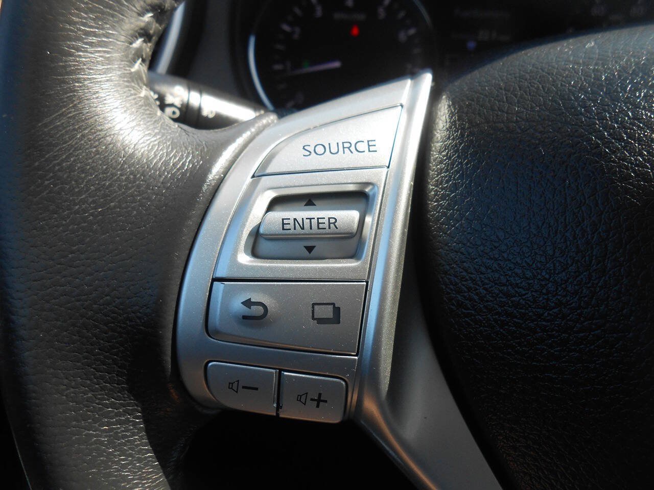 Used 2014 Nissan Rogue SL w/ SL Premium Package AWD/4WD image 17