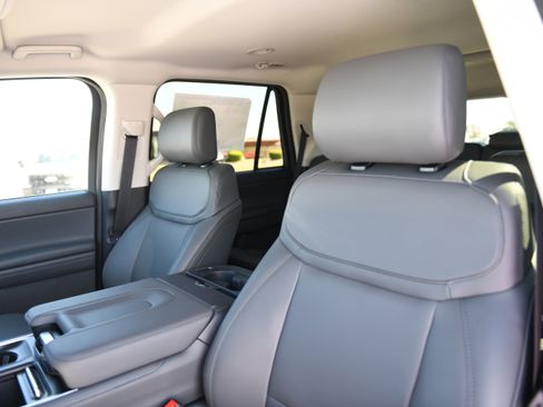 New 2026 Ford Expedition Active image 19