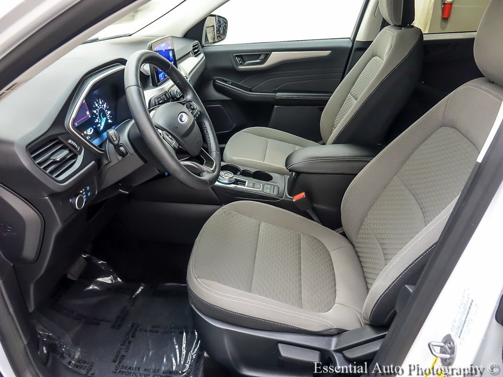 Used 2022 Ford Escape SE w/ Cold Weather Package AWD/4WD image 9