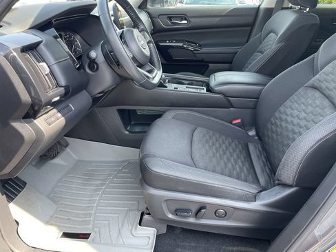Used 2022 Nissan Pathfinder SV FWD image 8