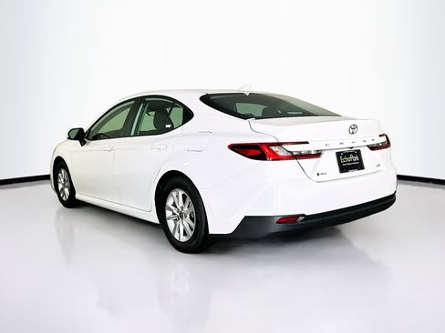 Used 2025 Toyota Camry LE image 5