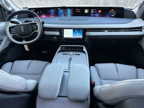 New 2026 Lincoln Navigator Reserve AWD/4WD image 18