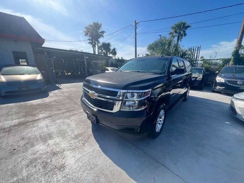 Used 2016 Chevrolet Suburban LT RWD image 4