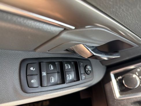 Used 2016 RAM 1500 Classic SLT AWD/4WD image 13