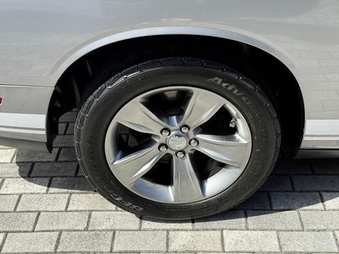 Used 2016 Dodge Challenger SXT RWD image 31