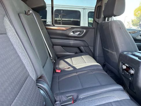 Used 2023 GMC Yukon SLE RWD image 8